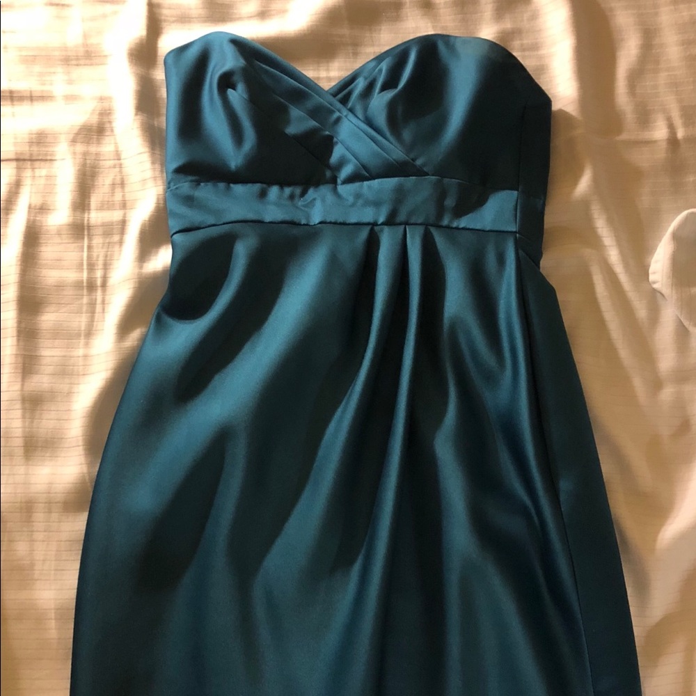 Beautiful Strapless teal dress.